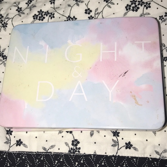 Forever 21 Night & Day eyeshadow palette - Picture 1 of 2